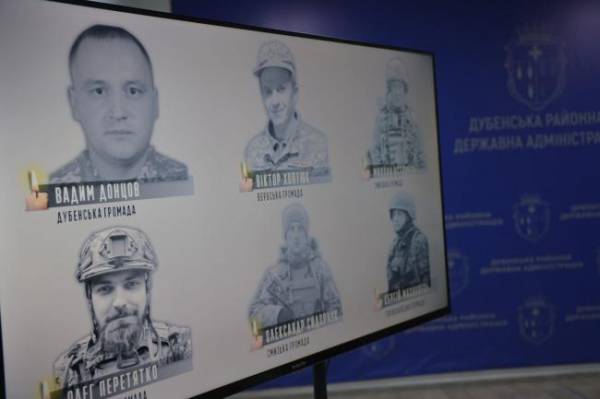 Державні нагороди загиблих воїнів із Дубенщини передали їхнім рідним (ФОТО) - INFBusiness