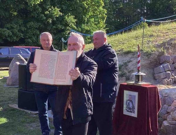 У Польщі учасникам міжнародного лицарського турніру представили Дубенське Євангеліє - INFBusiness
