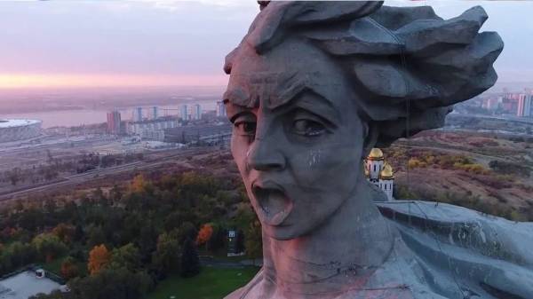 У Волгограді у голові скульптури "Батьківщина-мати" знайшли тіло ректора московської академії - INFBusiness