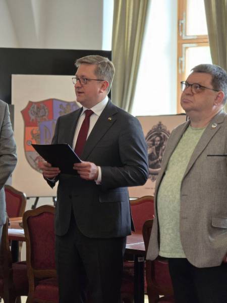 У Празі до сторіччя українського музею відкрили виставку в Сенаті - INFBusiness