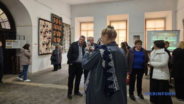 У Дубенському замку відкрилася виставка «Глинянський килим у 100-річчя Арт Деко» - INFBusiness