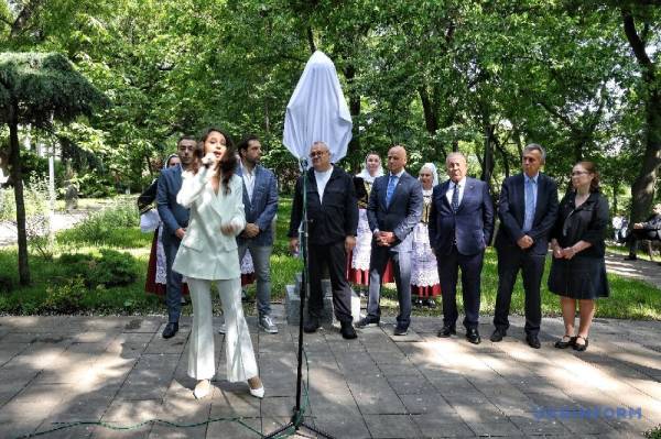 В Одесі відкрили скульптуру «Час» Михайла Реви - INFBusiness