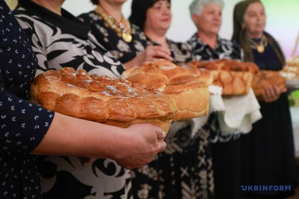 П’ять хлібів єднання: на Одещині 200 років зберігають традицію спільної трапези - INFBusiness