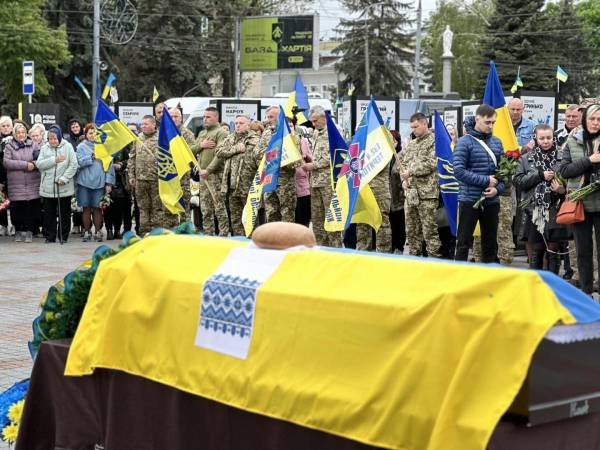 Один день — дві втрати: Рівне попрощалося з Героями Володимиром Коцуром та Михайлом Бараболею (ВІДЕО) - INFBusiness