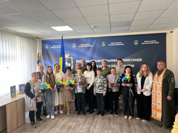 Шістьох воїнів із Вараського району відзначили державними нагородами посмертно - INFBusiness