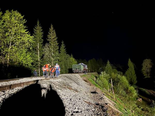 Аварія на залізниці в Карпатах: коли відновлять рух потягів, які зміни у маршруті поїздів - INFBusiness