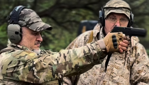 Ектор Хіменес-Браво показав, як проходить військовий вишкіл у полку «Ахіллес» - INFBusiness