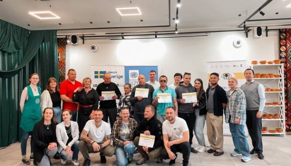 У Вінниці відкрили виставку кераміки ветеранів, які втратили зір на війні - INFBusiness