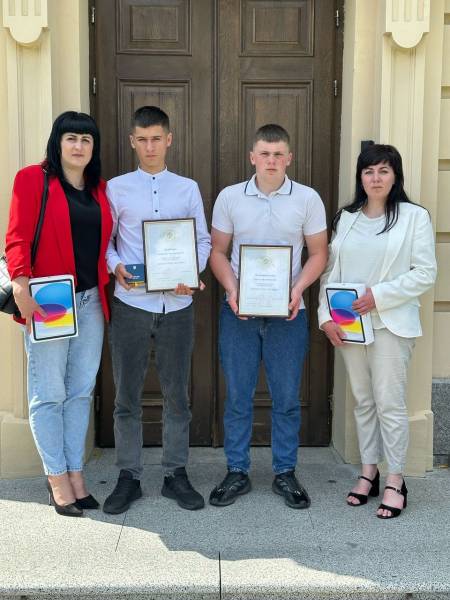 Врятували жінку: Президент відзначив двох школярів з Рівненщини медалями «Майбутнє України» - INFBusiness