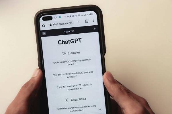 Чи справді ChatGPT робить наш мозок ледачим? - INFBusiness