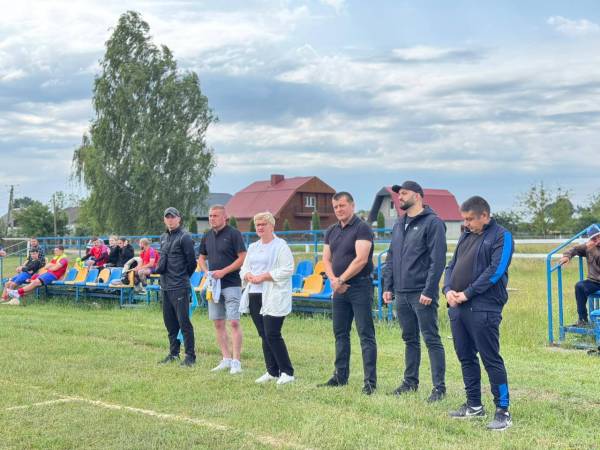 «Акріс Агро» (група AST) подарувала комплекти футбольної форми командам Малолюбашанської громади на Рівненщині - INFBusiness