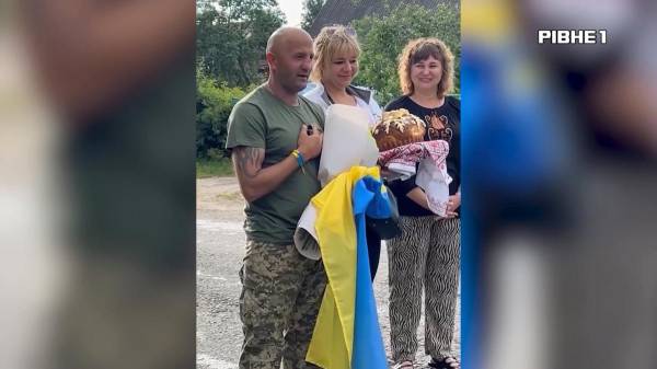Громада на Костопільщині зустріла звільненого з полону воїна (ВІДЕО) - INFBusiness