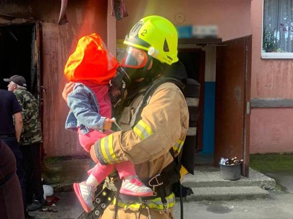 У Рівному рятувальники ліквідували пожежу та врятували двох людей, серед них дитина - INFBusiness