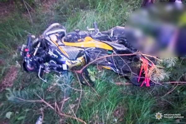 З`їхав у кювет і в`їхав у дерево: на Рівненщині загинув неповнолітній мотоцикліст - INFBusiness