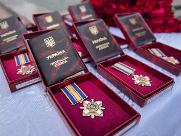 У Костополі родини полеглих захисників одержали їхні посмертні ордени - INFBusiness