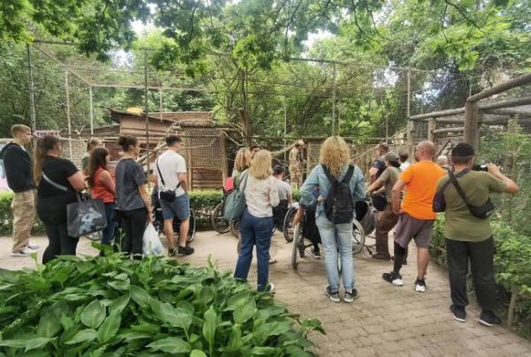Захисники, які лікуються в медзакладах Рівного, завітали до зоопарку - INFBusiness