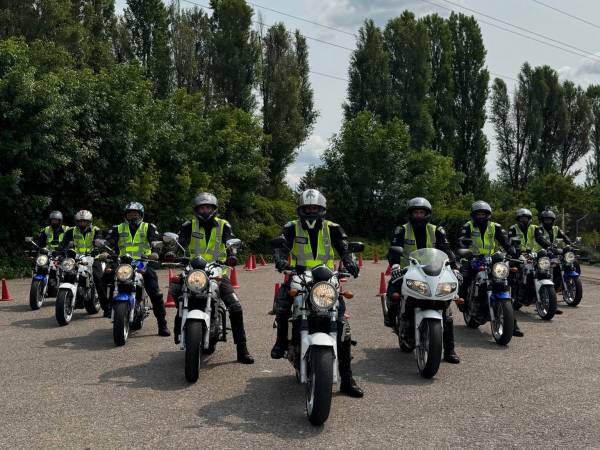 Патрульні з Рівного пройшли курс керування службовим мотоциклом у Полтаві - INFBusiness