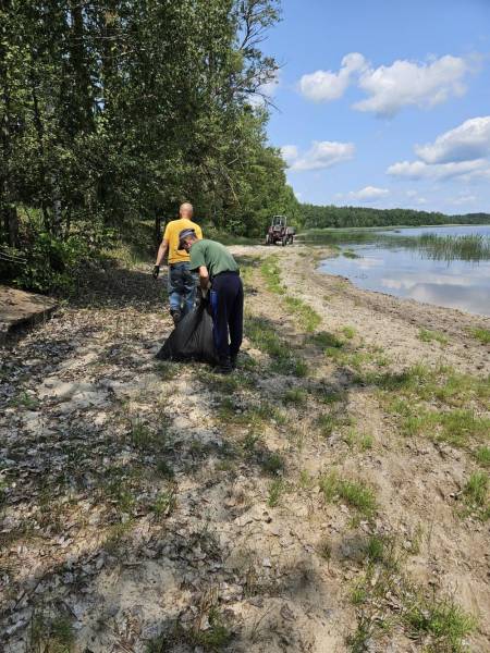 Близько 2 тонн сміття зібрали з берегів озера на Рівненщині (ФОТО) - INFBusiness