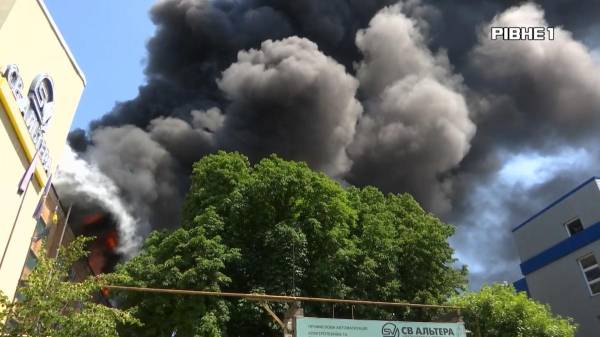 "Побачив дим, він розгорявся, розгорявся": подробиці пожежі на колишньому заводі "Газотрон" у Рівному (ВІДЕО) - INFBusiness