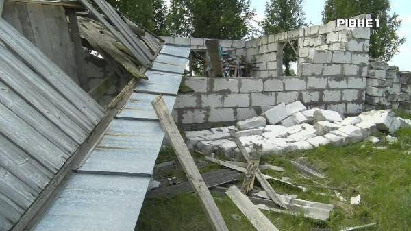Рівненщиною пронісся буревій: що про негоду і її наслідки розповідають очевидці події (ВІДЕО) - INFBusiness