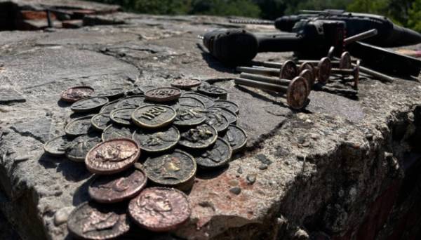 В Ужгородському замку відновили пошкоджену туристами мініскульптуру - INFBusiness