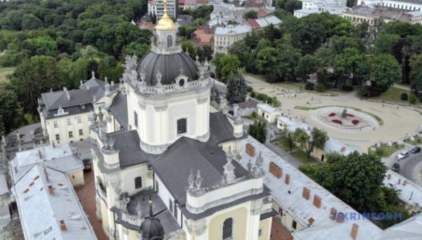 У Львові зняли хрест на куполі собору Святого Юра для реставрації - INFBusiness