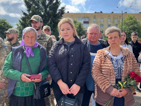 У Костополі родини полеглих захисників одержали їхні посмертні ордени - INFBusiness