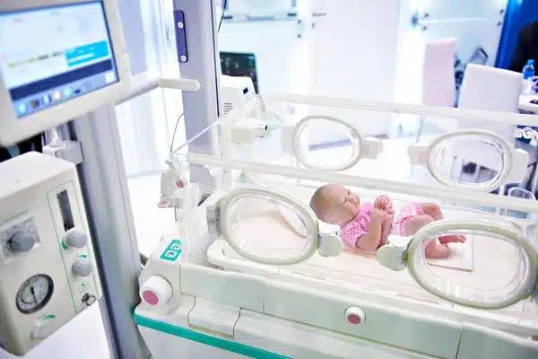 Благодійники передали інкубатор у пологове відділення лікарні на Рівненщині (ВІДЕО) - INFBusiness