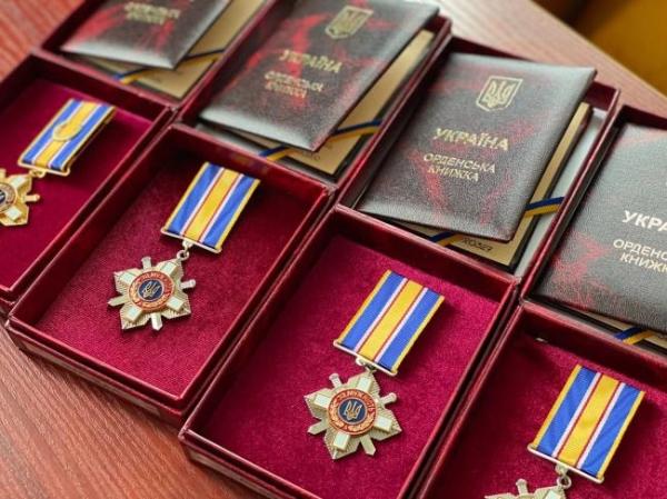 Рідним шістьох воїнів із Рівненщини вручили їхні посмертні відзнаки - INFBusiness