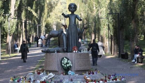 Меморіальний центр «Бабин Яр» передасть бібліотекам 10 тисяч книжок про Голокост - INFBusiness