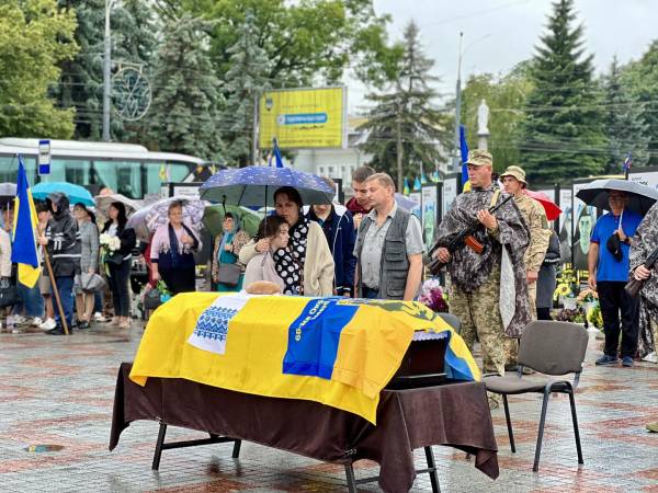 У Рівному попрощалися із загиблим Героєм Анатолієм Мулярчуком - INFBusiness