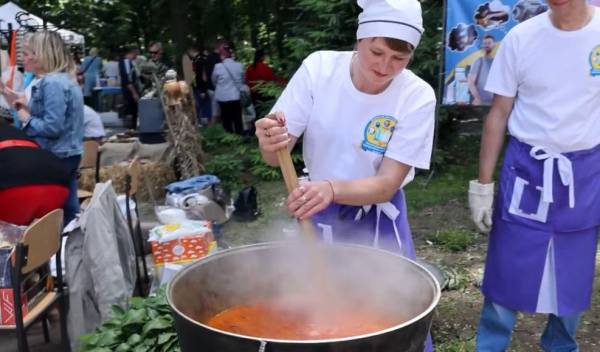 На фестивалі «Молодий борщ-2025» у Гощі зібрали понад 123 тисячі гривень (ВІДЕО) - INFBusiness