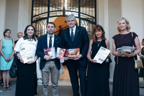 Національному музею музичних інструментів Італії передали українську бандуру - INFBusiness