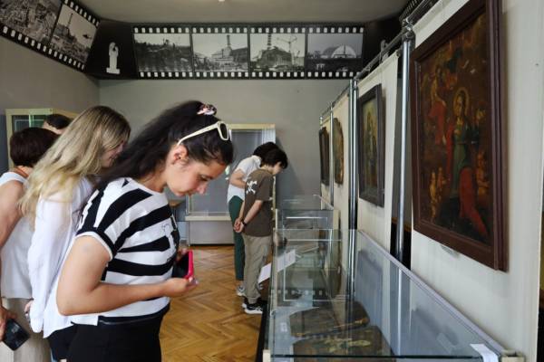 У Вінниці до дня хрещення України-Русі відкрилась виставка ікон Богородиці Фото 15.07.2025 18:03 Укрінформ У Вінниці до 1037-ї річниці хрещення України-Русі 15 липня у Вінницькому обласному краєзнавчому музеї відкрилась виставка ікон Богородиці. У Вінниці до дня хрещення України-Русі відкрилась виставка ікон Богородиці - INFBusiness