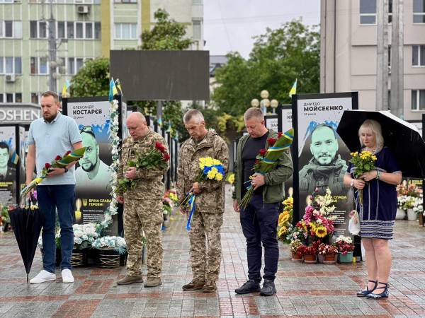 У Рівному попрощалися із загиблим Героєм Анатолієм Мулярчуком - INFBusiness