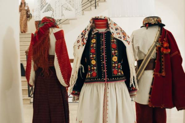 Національному музею музичних інструментів Італії передали українську бандуру - INFBusiness