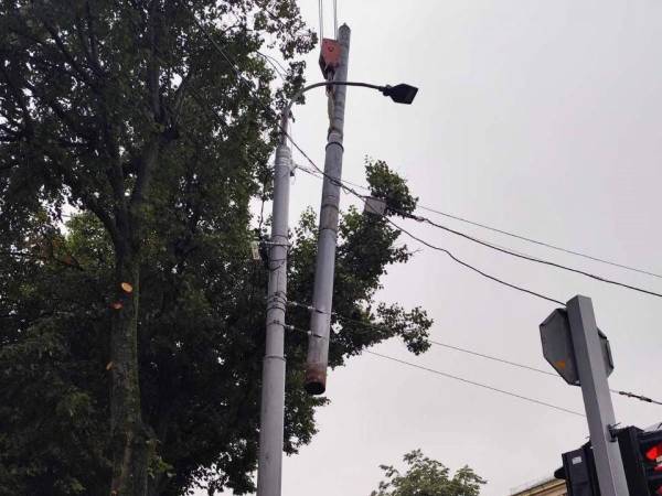У Рівному демонтували аварійну опору на перехресті Соборної та Княгині Ольги - INFBusiness