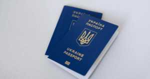 Коли потрібно змінити паспорт-книжечку на id-карту: чи обов’язково це робити 2025 року