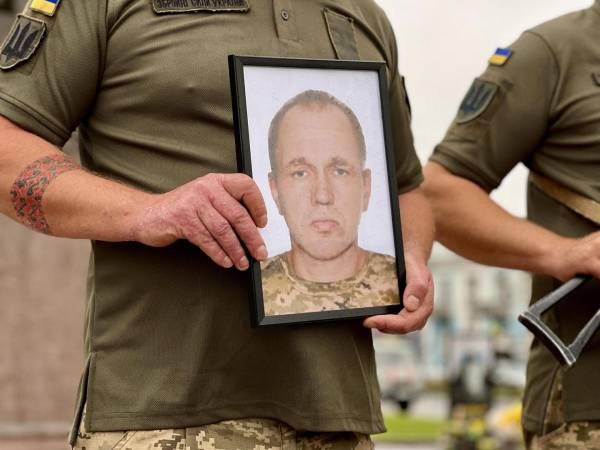 У Рівному попрощалися із загиблим Героєм Анатолієм Мулярчуком - INFBusiness
