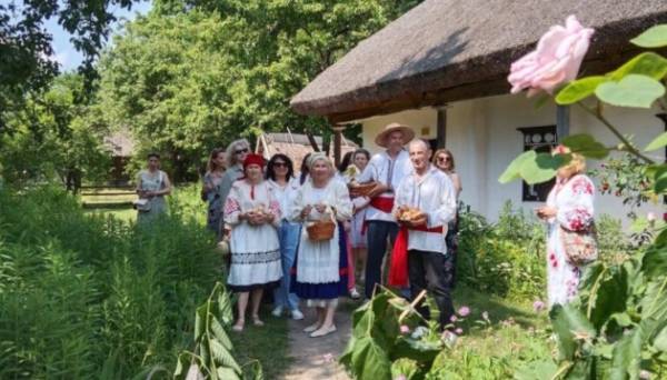 До Нацпереліку нематеріальної спадщини внесли традицію храмового свята на Трійцю в селі Шульгинка - INFBusiness