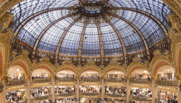 Універмаг Galeries Lafayette у Парижі вивісив синьо-жовтий банер українського дизайнера Багінського - INFBusiness