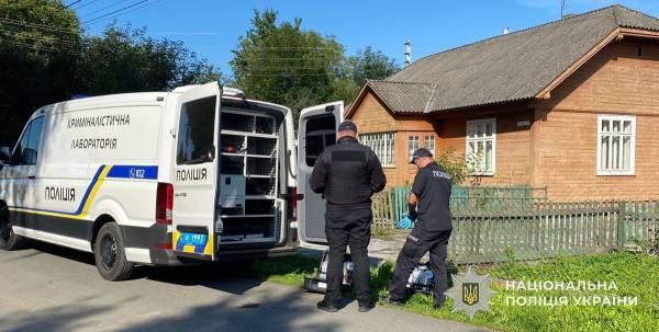 "Маму вбили, мене тяжко поранили": викладач ЛНУ Манько заявив про напад на його будинок - INFBusiness