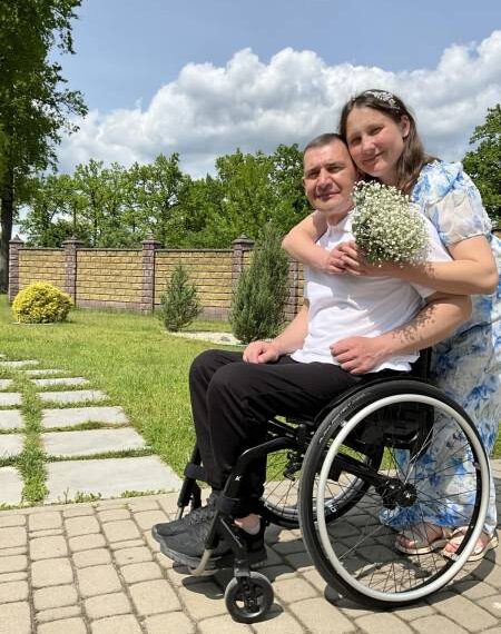 «Цікава штука ця любов»: історія військового та його обраниці, які одружилися у Тунелі кохання на Рівненщині