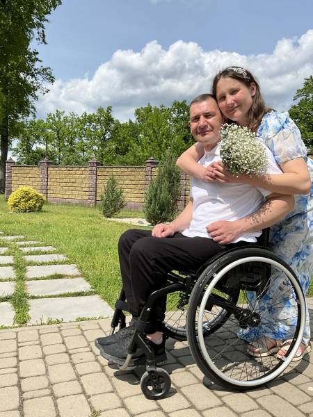 «Цікава штука ця любов»: історія військового та його обраниці, які одружилися у Тунелі кохання на Рівненщині - INFBusiness