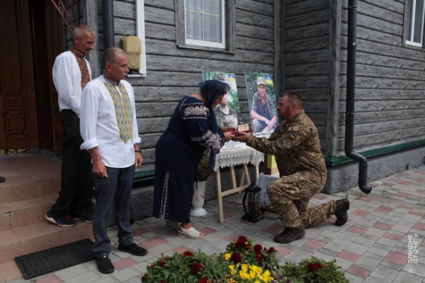 Орден "За мужність" вручили батькам полеглого нацгвардійця з Рівненщини - INFBusiness