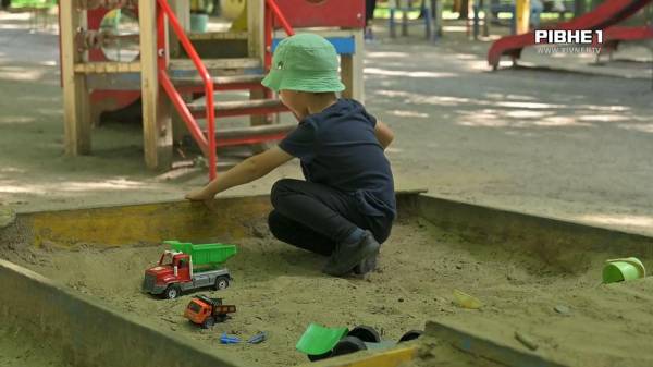 Імунітет у портфелі: вакцинація перед 1 вересня - думки батьків та порада епідеміолога у Рівному (ВІДЕО) - INFBusiness