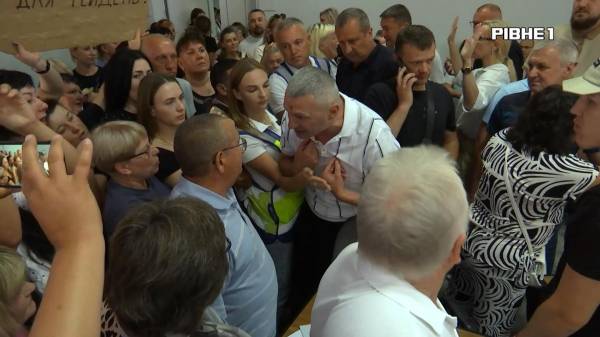 Бійка на сесії Рівненської міської ради: поліція розпочала досудове розслідування - INFBusiness