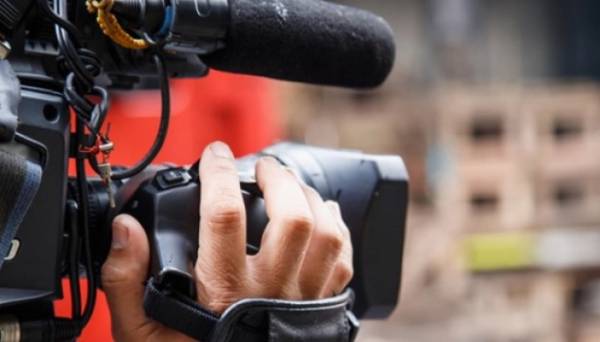 У Венеції на зйомках серіалу «Емілі в Парижі» помер помічник режисера - INFBusiness