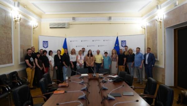 МКСК провело перші консультації з експертами щодо реформи стратегічних комунікацій 14.08.2025 22:03 Укрінформ Сьогодні відбулося засідання Експертної ради з питань розбудови в Україні системи державних стратегічних комунікацій при Міністерстві культури та стратегічних комунікацій. МКСК провело перші консультації з експертами щодо реформи стратегічних комунікацій - INFBusiness