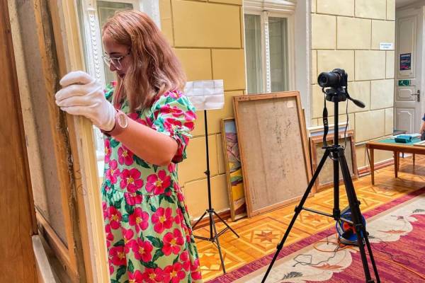 У Миколаєві оцифрують понад 300 картин з унікальної музейної колекції ХХ століття - INFBusiness